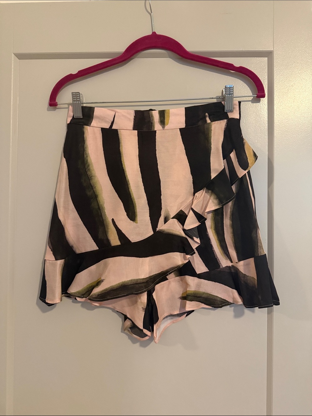 Anthropologie, Self Contrast Ruffled Print Shorts, Size XS